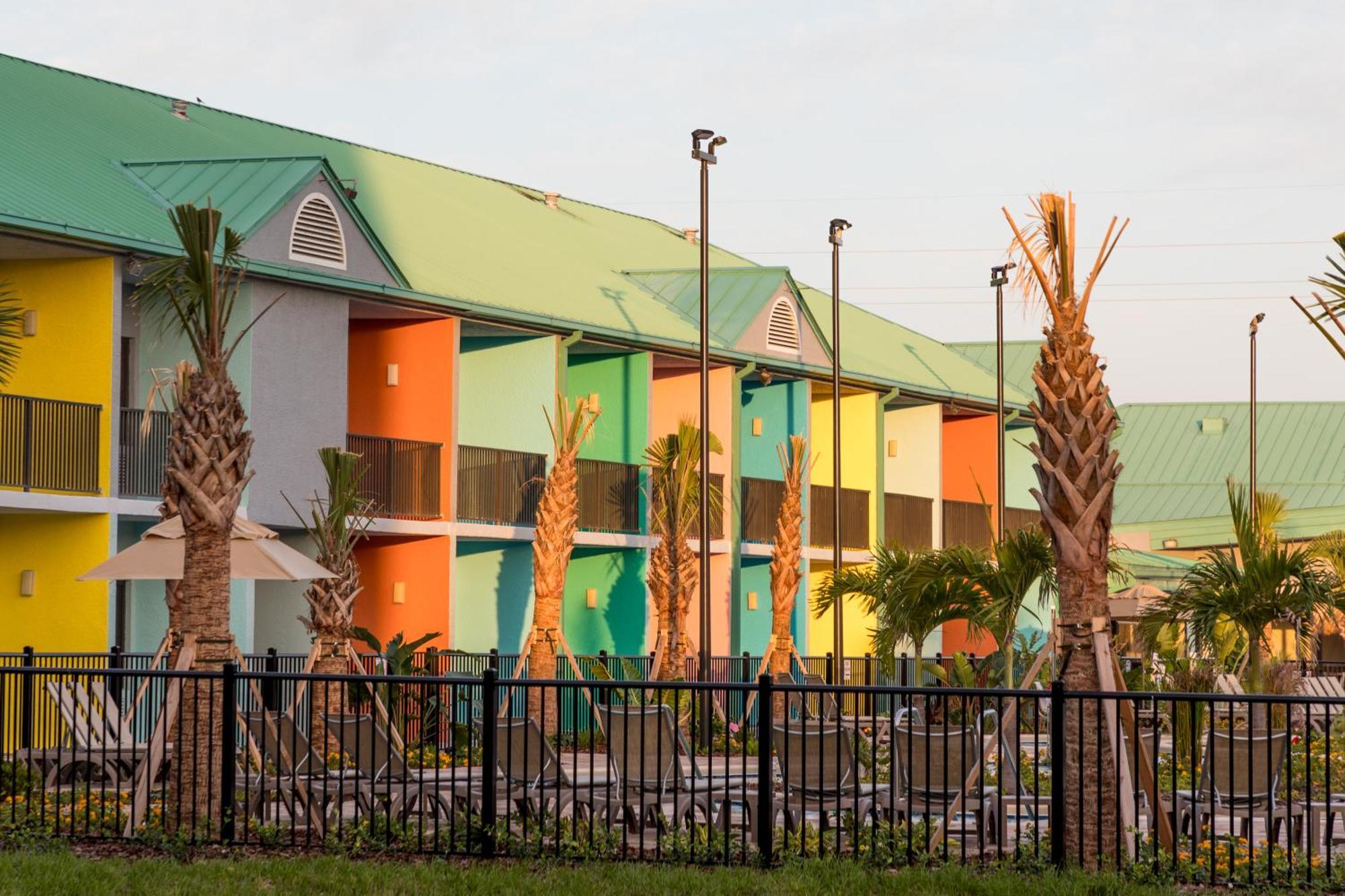 Beachside Hotel And Suites شاطئ كوكوا المظهر الخارجي الصورة