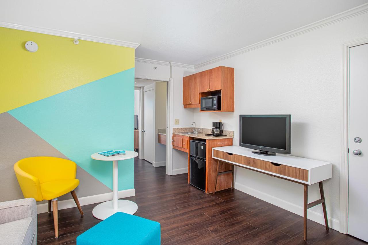 Beachside Hotel And Suites شاطئ كوكوا المظهر الخارجي الصورة
